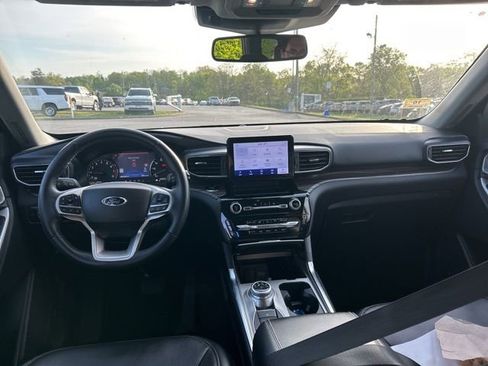 Used 2023 Ford Explorer Limited image 6