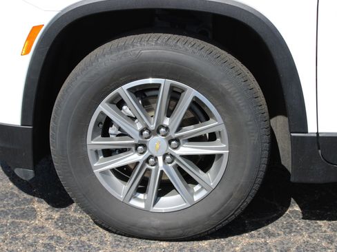 Used 2023 Chevrolet Traverse LT image 10