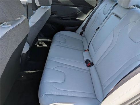 Used 2025 Hyundai Elantra Limited FWD image 18