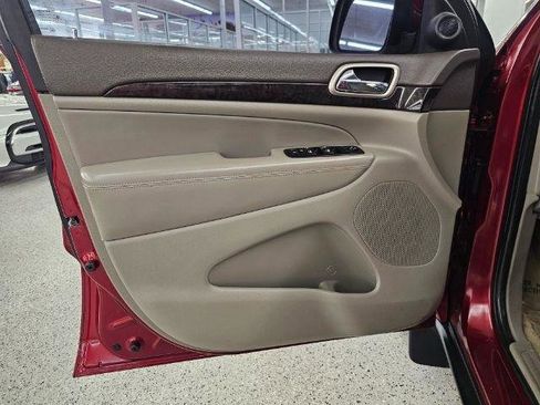 Used 2012 Jeep Grand Cherokee Laredo w/ Laredo E Group image 24