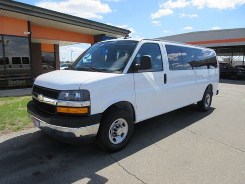 Used 2024 Chevrolet Express 3500 LT w/ LT Preferred Equipment Group RWD image 28