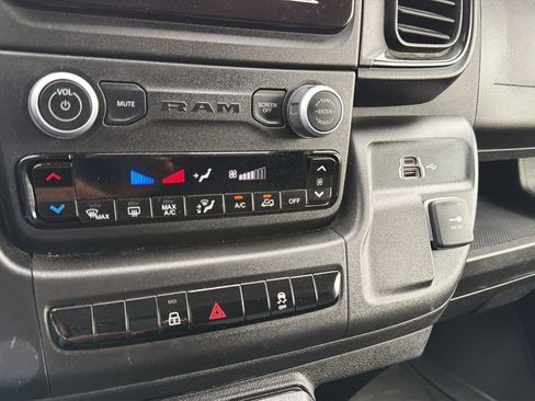 Used 2025 RAM ProMaster 3500 w/ Convenience Group FWD image 17