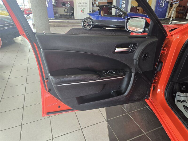 Used 2020 Dodge Charger SXT w/ Leather Interior Group RWD image 7