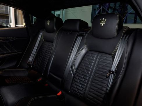 Used 2022 Maserati Quattroporte Trofeo RWD image 21
