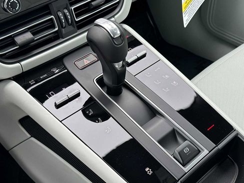 New 2025 Porsche Macan image 21