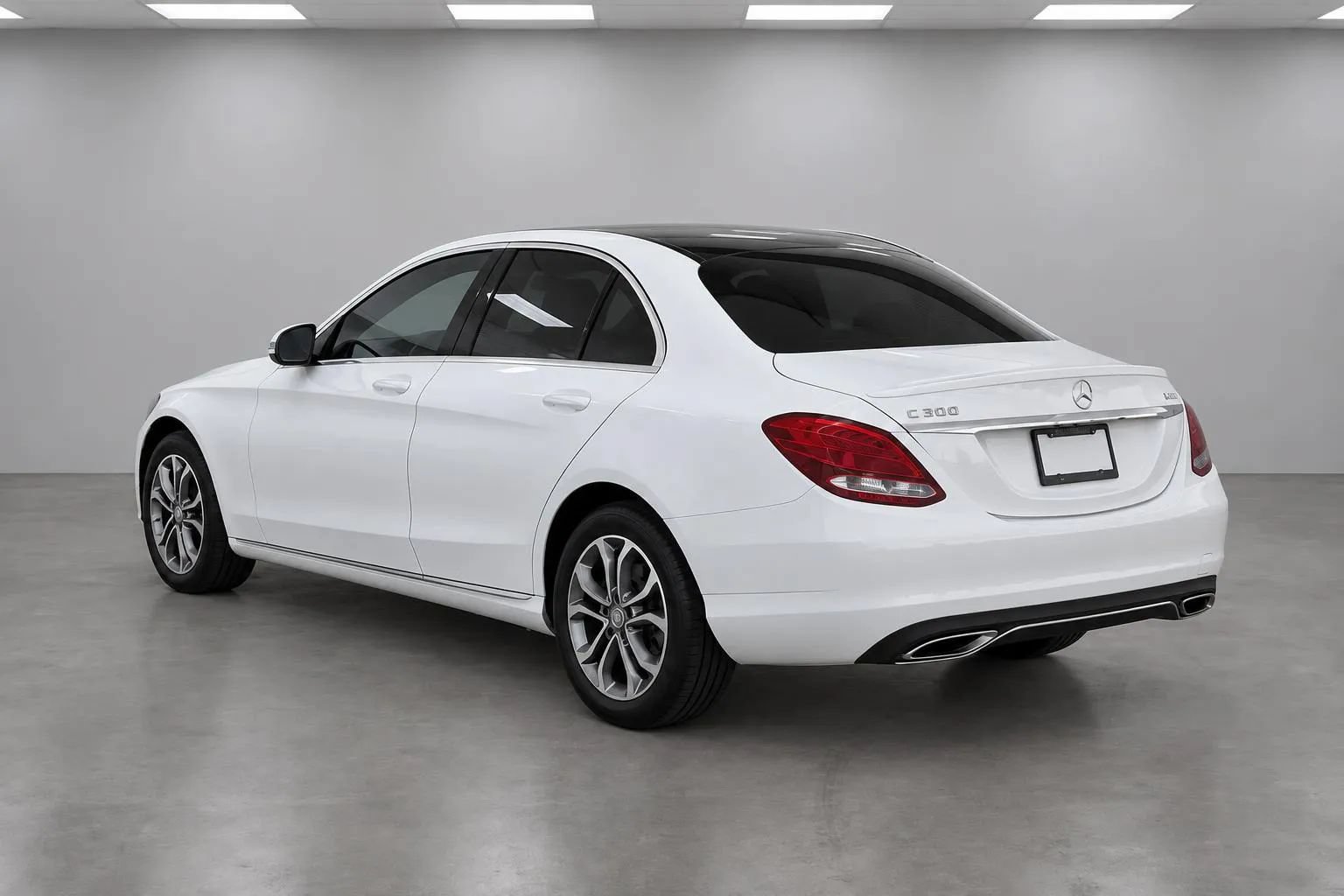 Used 2016 Mercedes-Benz C 300 4MATIC Sedan image 4