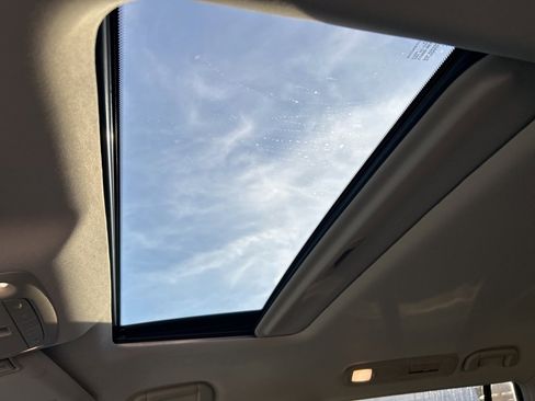 Used 2021 Nissan Armada SL image 25