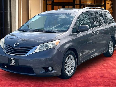 Used 2013 Toyota Sienna XLE w/ Premium Pkg FWD image 1