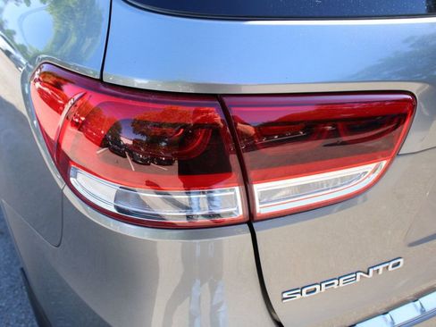 Used 2017 Kia Sorento SX FWD image 10