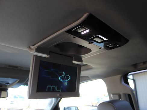 Used 2015 Chevrolet Suburban LTZ image 23