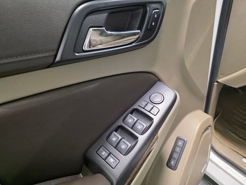 Used 2018 Chevrolet Suburban LT w/ LT Signature Package AWD/4WD image 13
