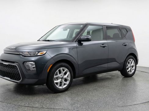 Used 2025 Kia Soul LX w/ LX Technology Package image 3