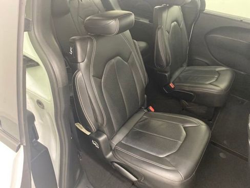 Used 2019 Chrysler Pacifica Touring-L Plus w/ S Appearance Package image 34