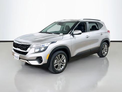 Certified 2022 Kia Seltos S image 3