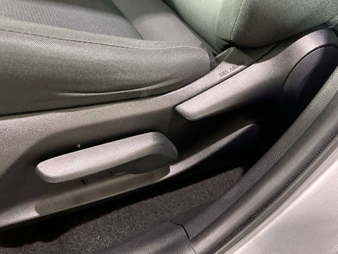 Used 2021 Toyota RAV4 LE image 22