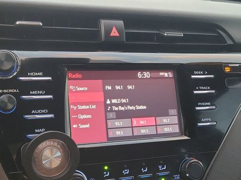 Used 2019 Toyota Camry L image 18