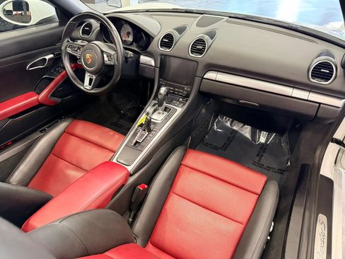Used 2019 Porsche 718 Boxster S image 22