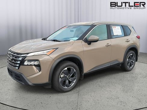 Used 2024 Nissan Rogue SV FWD image 2
