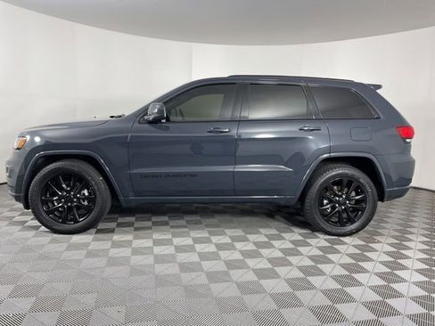 Used 2017 Jeep Grand Cherokee Altitude AWD/4WD image 7