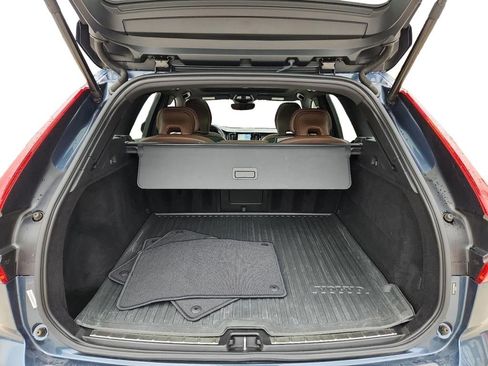 Used 2022 Volvo XC60 B5 Inscription w/ Climate Package image 28