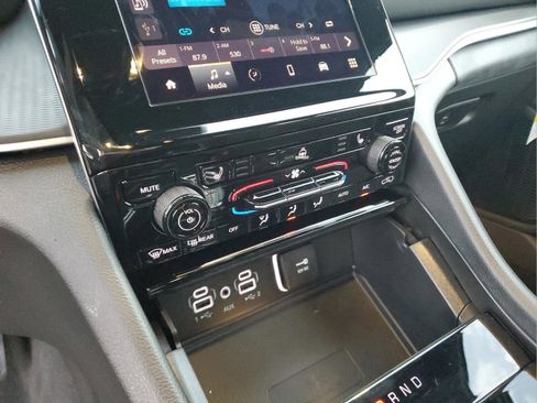 New 2025 Jeep Grand Cherokee Laredo w/ Luxury Tech Group I image 18