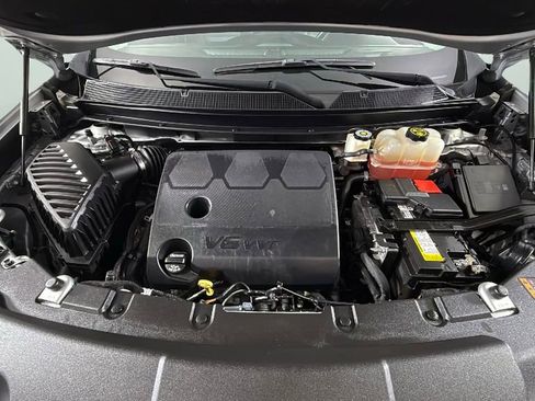 Used 2020 Chevrolet Traverse LT image 38