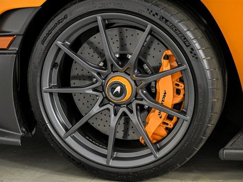 Used 2019 McLaren Senna RWD image 21