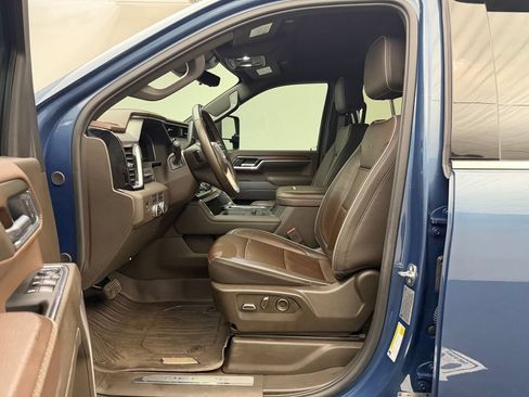 Used 2025 GMC Sierra 2500 Denali w/ Technology Package AWD/4WD image 5