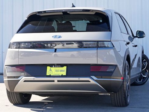 Used 2024 Hyundai Ioniq 5 SE image 4