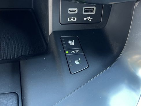 Used 2023 Lexus LX 600 4WD w/ Luxury Package image 20