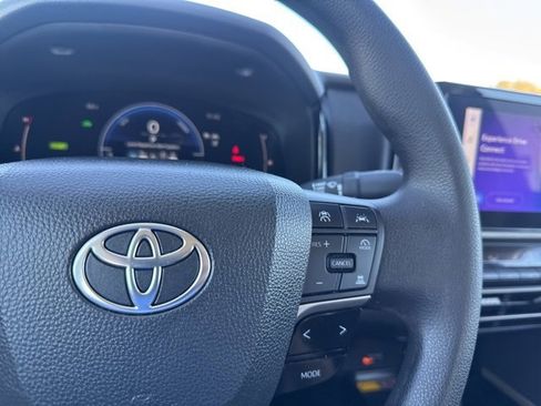 Used 2025 Toyota Camry LE image 10