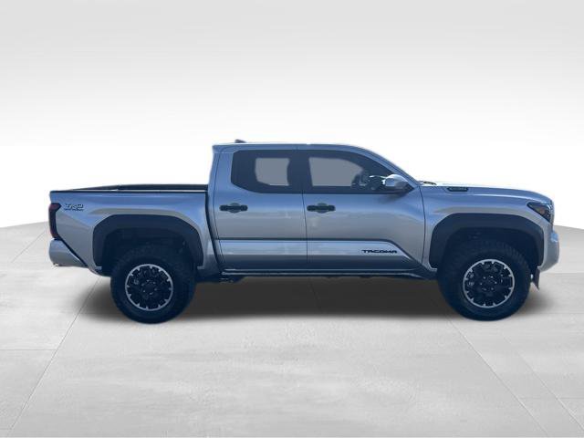 Used 2025 Toyota Tacoma TRD Off-Road AWD/4WD image 6