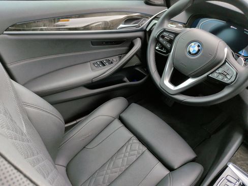 Certified 2023 BMW 530e w/ Premium Package image 33