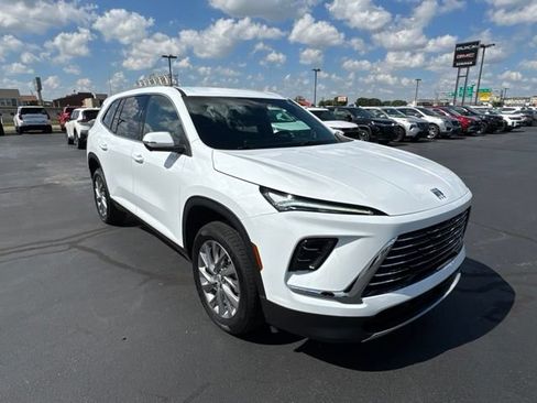 Used 2025 Buick Enclave Preferred AWD/4WD image 1
