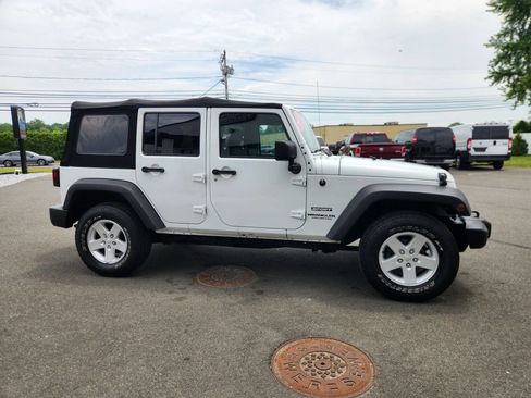 Used 2017 Jeep Wrangler Unlimited Sport w/ Quick Order Package 24S AWD/4WD image 9