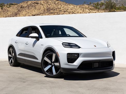 Certified 2024 Porsche Macan 4 Electric AWD/4WD image 9
