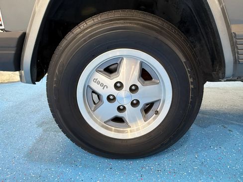 Used 1990 Jeep Cherokee Laredo RWD image 53