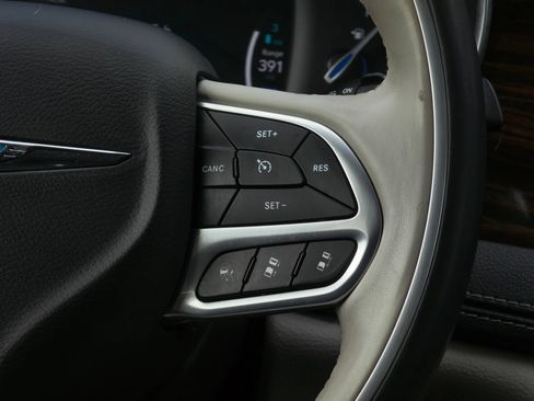 Used 2021 Chrysler Pacifica Limited FWD image 29