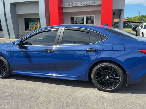 Used 2025 Toyota Camry SE w/ Convenience Package FWD image 4
