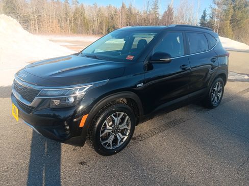 Used 2023 Kia Seltos EX image 1