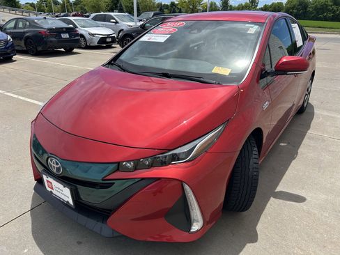 Used 2018 Toyota Prius Prime Premium FWD image 3