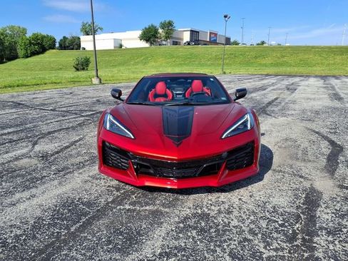 Used 2025 Chevrolet Corvette Z06 RWD image 2