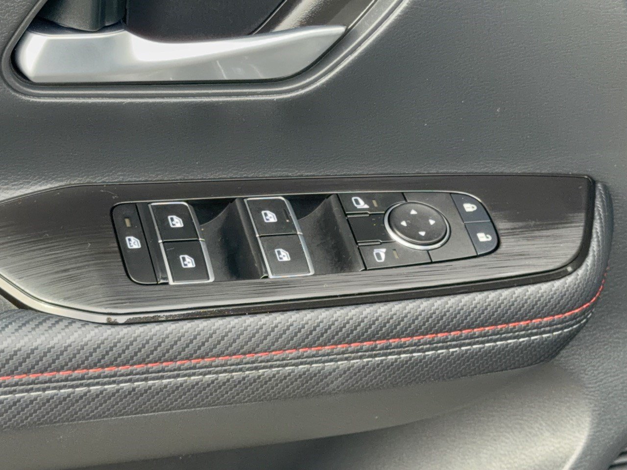 Used 2026 Nissan Kicks SR AWD/4WD image 15