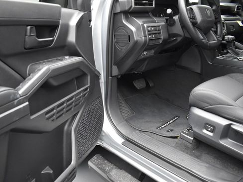 Used 2025 Toyota Tacoma SR AWD/4WD image 7