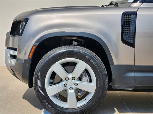 Used 2023 Land Rover Defender 110 SE image 9