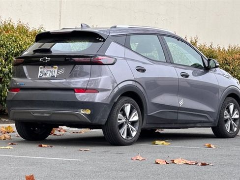 Used 2022 Chevrolet Bolt EUV LT w/ Convenience Package image 4
