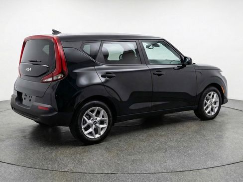 Used 2025 Kia Soul LX w/ LX Technology Package FWD image 9