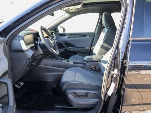 New 2026 Volkswagen Tiguan SE R-Line image 12