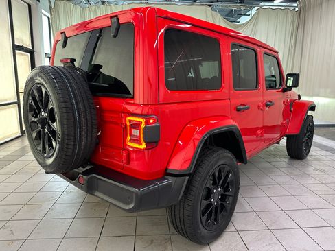 Used 2025 Jeep Wrangler Unlimited Sahara w/ Safety Group AWD/4WD image 5