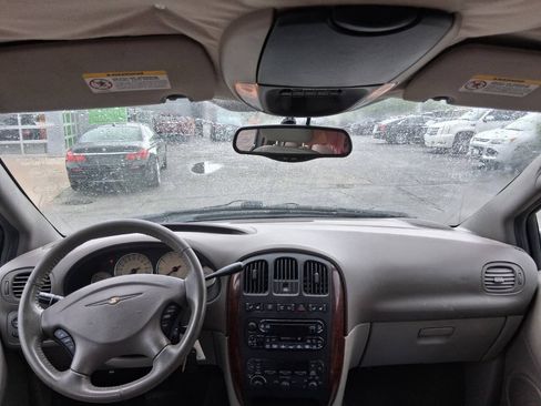 Used 2003 Chrysler Town & Country LXi FWD image 11